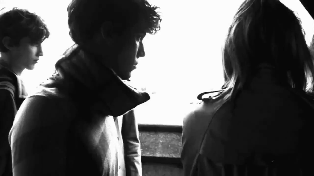 EmmaWatsonFan-nl_2009BurberryAutumWinterCampaign-BTS0073.jpg