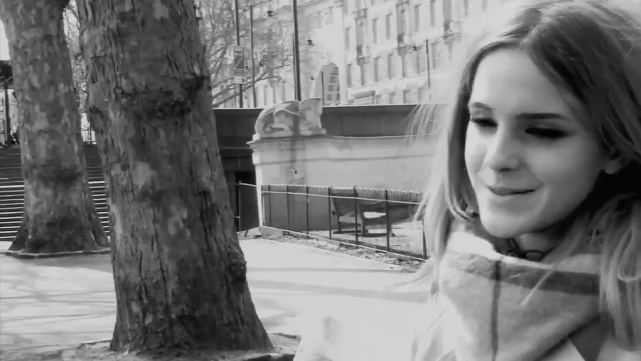 EmmaWatsonFan-nl_2009BurberryAutumWinterCampaign-BTS0097.jpg