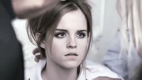EmmaWatsonFan_dot_nl-2009BurberryCampaign0032.jpg