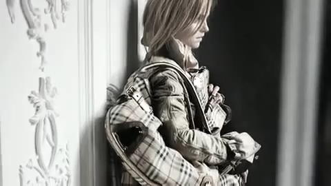 EmmaWatsonFan_dot_nl-2009BurberryCampaign0043.jpg EmmaWatsonFan_dot_nl-2009BurberryCampaign0043.jpg