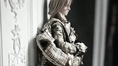 EmmaWatsonFan_dot_nl-2009BurberryCampaign0044.jpg
