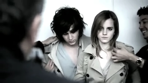 EmmaWatsonFan_dot_nl-2009BurberryCampaign0049.jpg