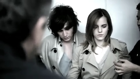EmmaWatsonFan_dot_nl-2009BurberryCampaign0050.jpg