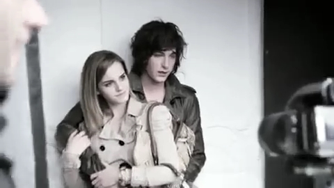 EmmaWatsonFan_dot_nl-2009BurberryCampaign0069.jpg EmmaWatsonFan_dot_nl-2009BurberryCampaign0069.jpg