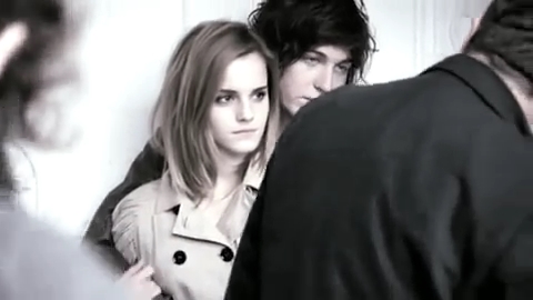 EmmaWatsonFan_dot_nl-2009BurberryCampaign0111.jpg