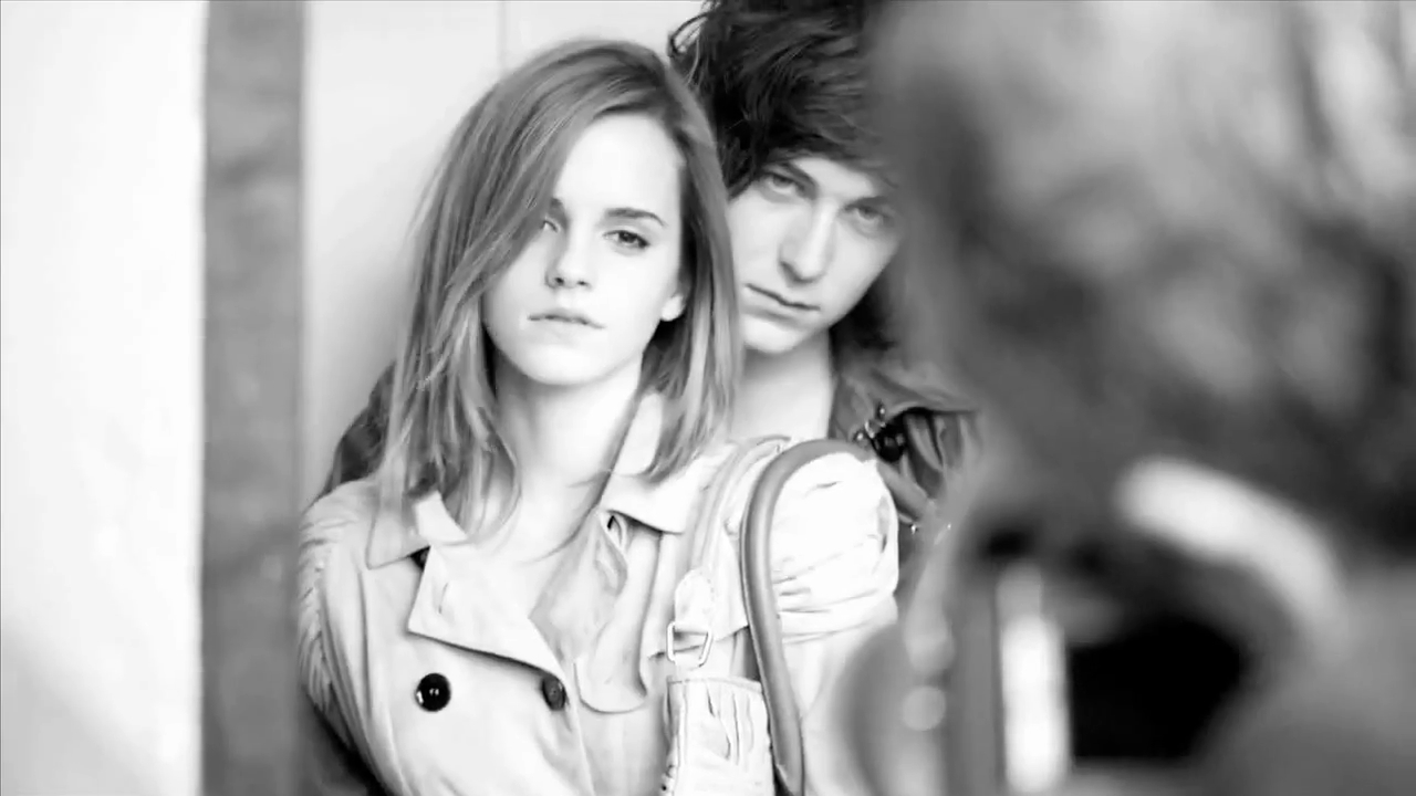 EmmaWatsonFan-nl_2010BurberrySprinSummerCampaign0026.jpg EmmaWatsonFan-nl_2010BurberrySprinSummerCampaign0026.jpg