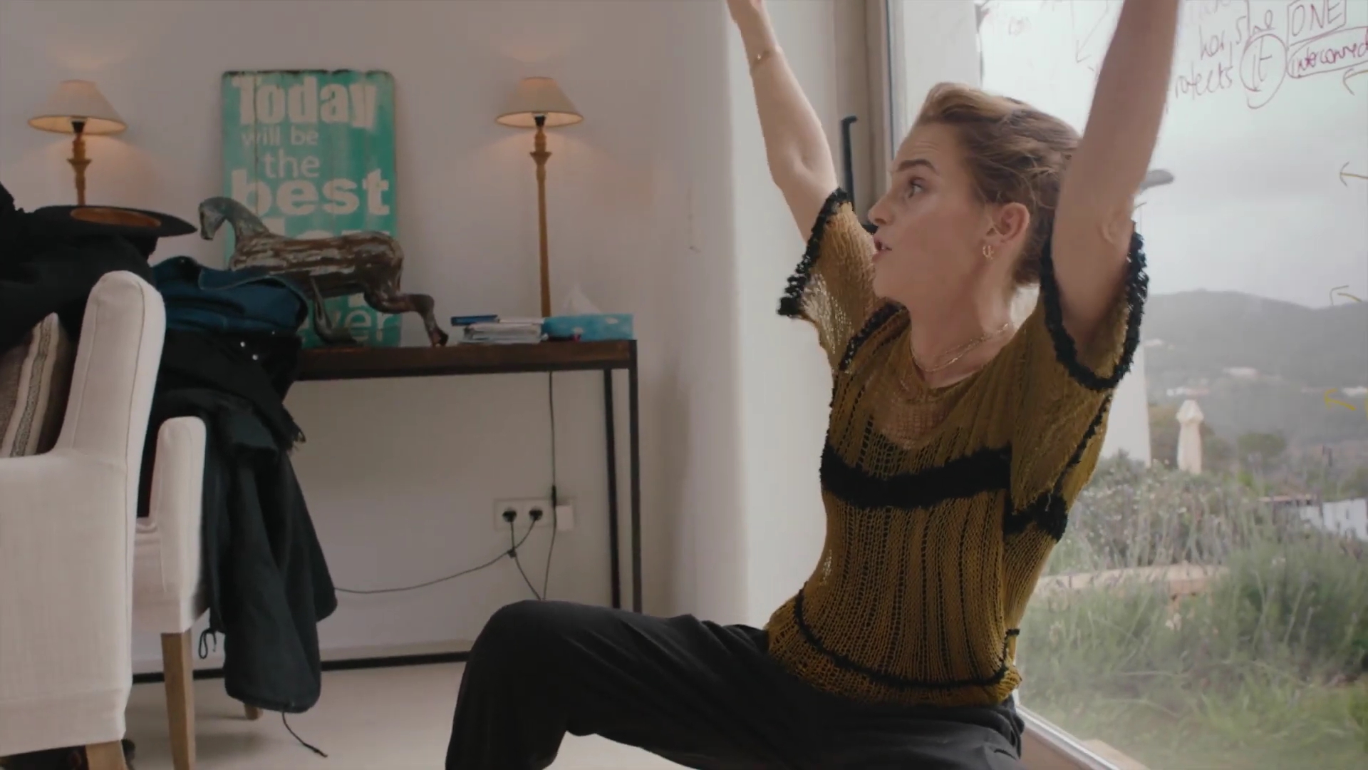 EmmaWatsonFan-dot-nl_2022PradaParadoxeFilm-MakingOf0077.jpg
