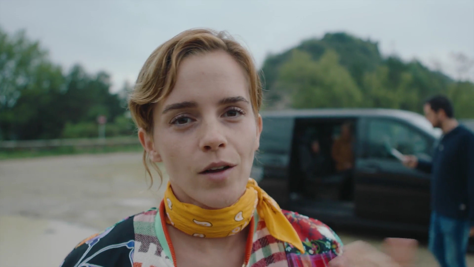 EmmaWatsonFan-dot-nl_2022PradaParadoxeFilm-MakingOf0168.jpg