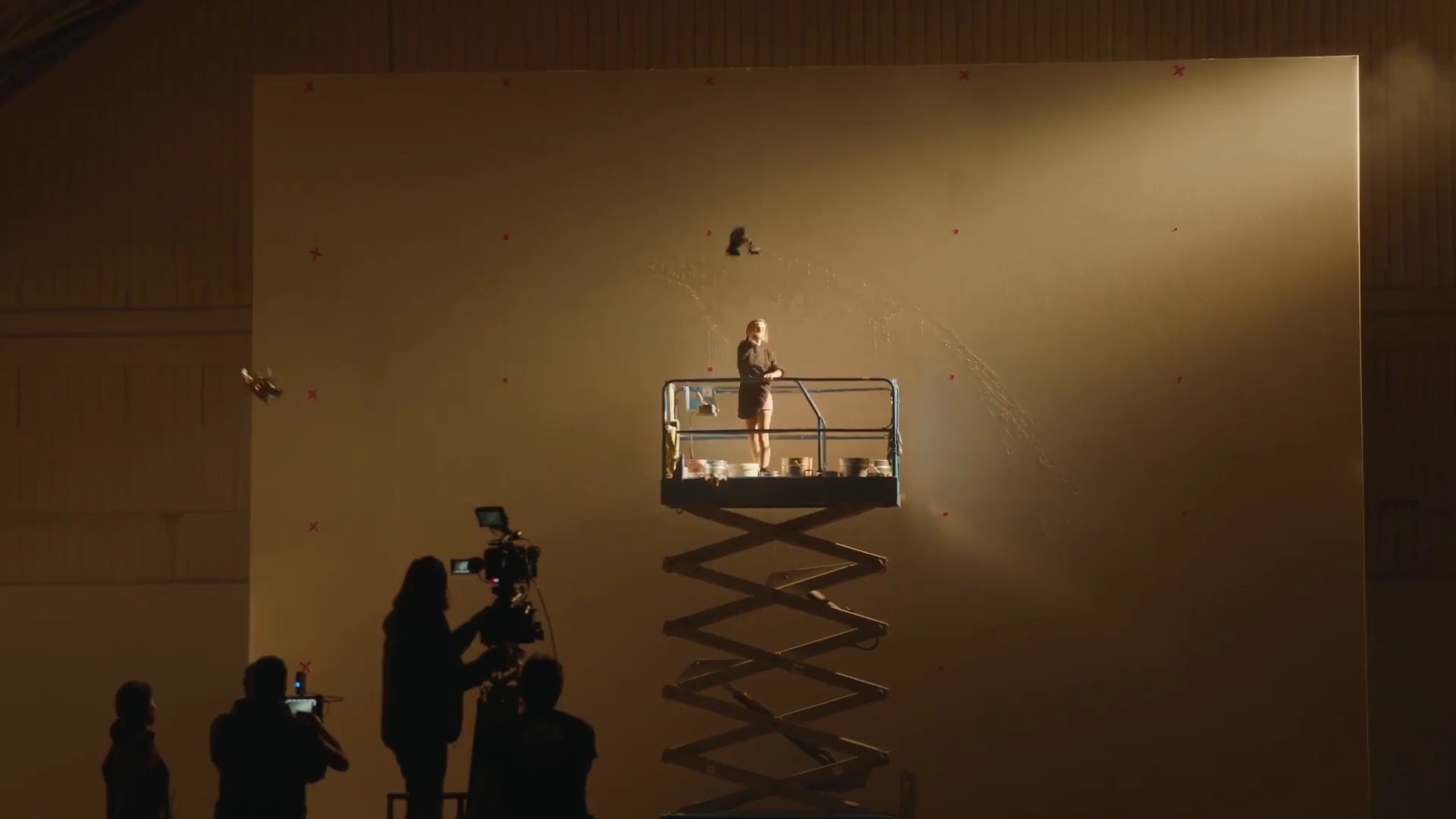 EmmaWatsonFan-dot-nl_2022PradaParadoxeFilm-MakingOf0239.jpg