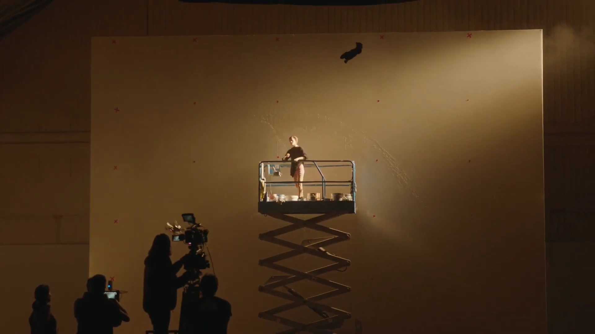 EmmaWatsonFan-dot-nl_2022PradaParadoxeFilm-MakingOf0240.jpg