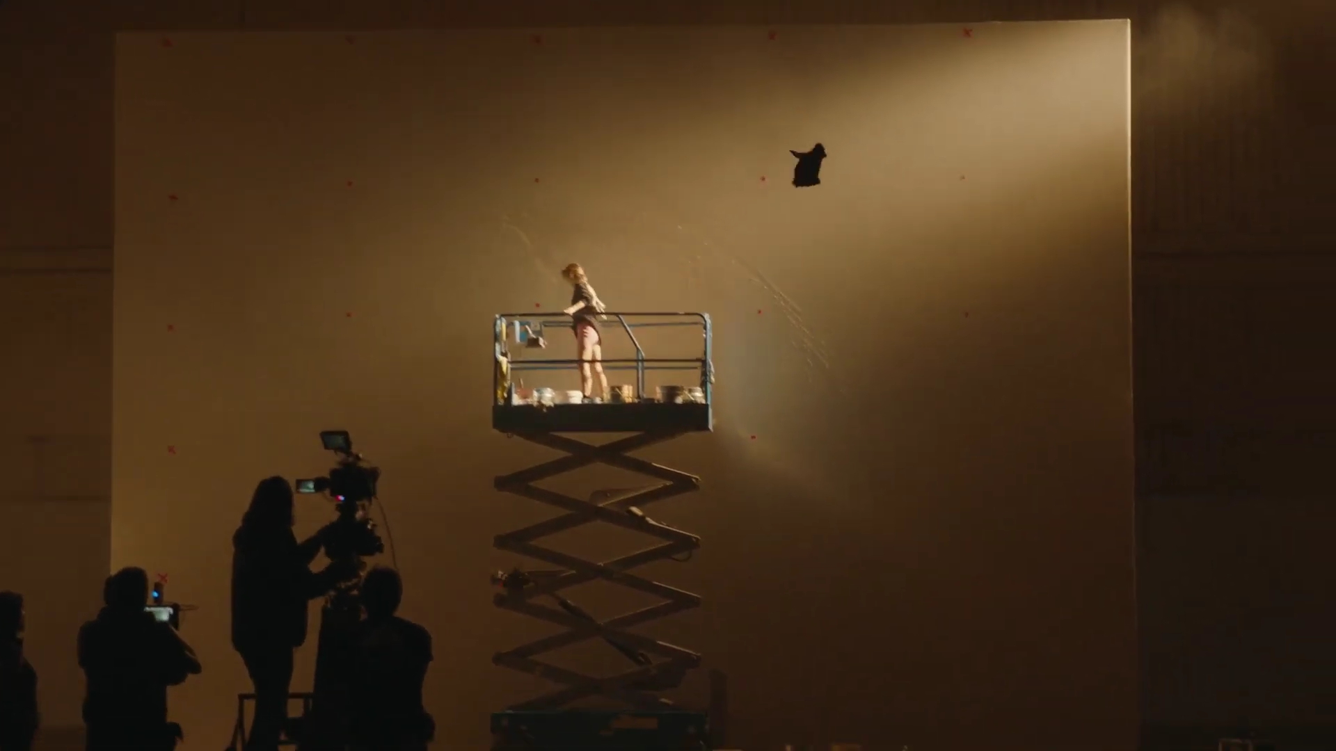 EmmaWatsonFan-dot-nl_2022PradaParadoxeFilm-MakingOf0241.jpg