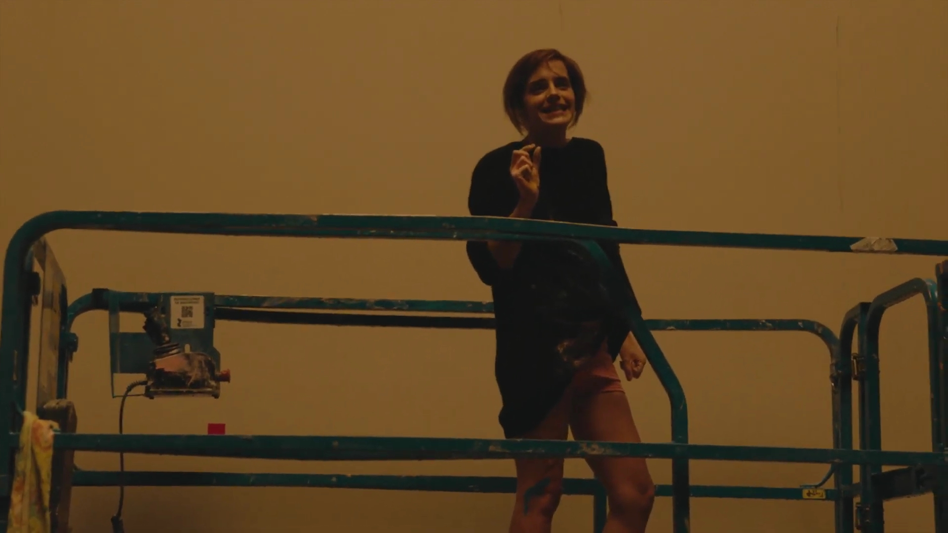 EmmaWatsonFan-dot-nl_2022PradaParadoxeFilm-MakingOf0253.jpg EmmaWatsonFan-dot-nl_2022PradaParadoxeFilm-MakingOf0253.jpg