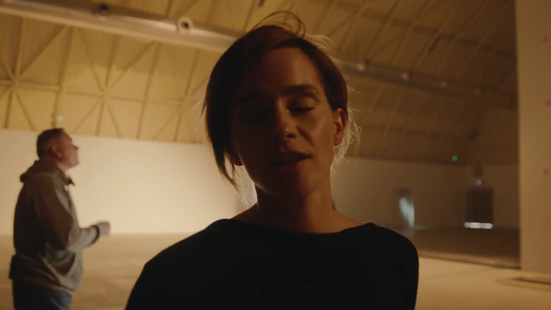 EmmaWatsonFan-dot-nl_2022PradaParadoxeFilm-MakingOf0272.jpg
