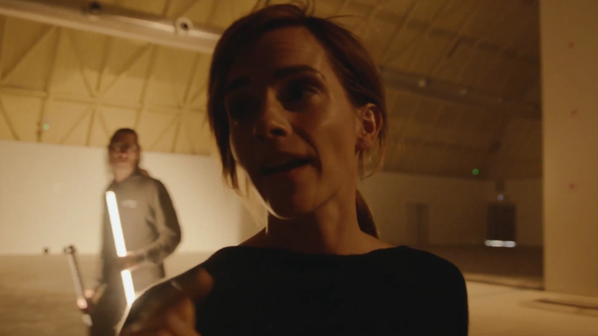 EmmaWatsonFan-dot-nl_2022PradaParadoxeFilm-MakingOf0274.jpg