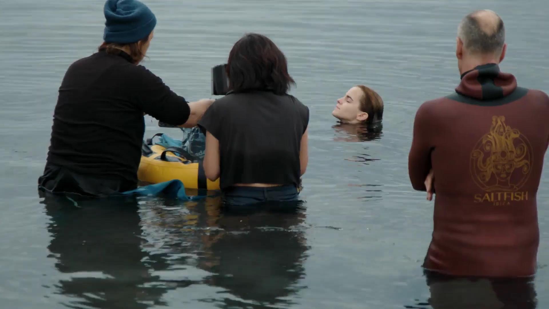 EmmaWatsonFan-dot-nl_2022PradaParadoxeFilm-MakingOf0414.jpg