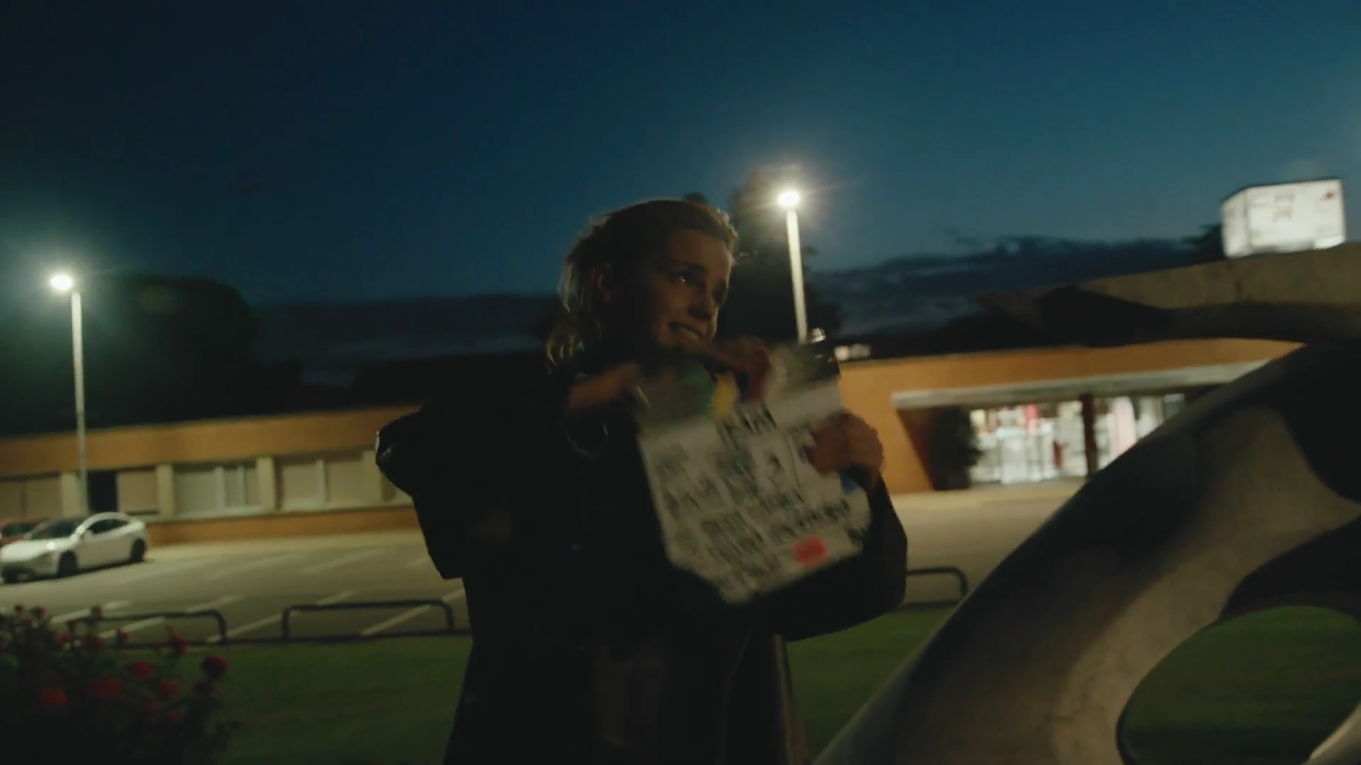 EmmaWatsonFan-dot-nl_2022PradaParadoxeFilm-MakingOf0481.jpg