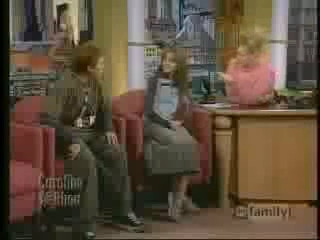 EmmaWatsonFan-nl_2002TheCarolineReahShow0102.jpg