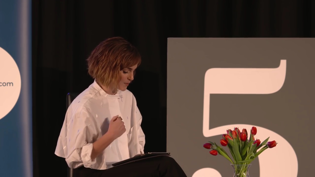 EmmaWatsonFan-nl_2016OurSharedShelf-InCoversationWithGloriaSteinem0036.jpg