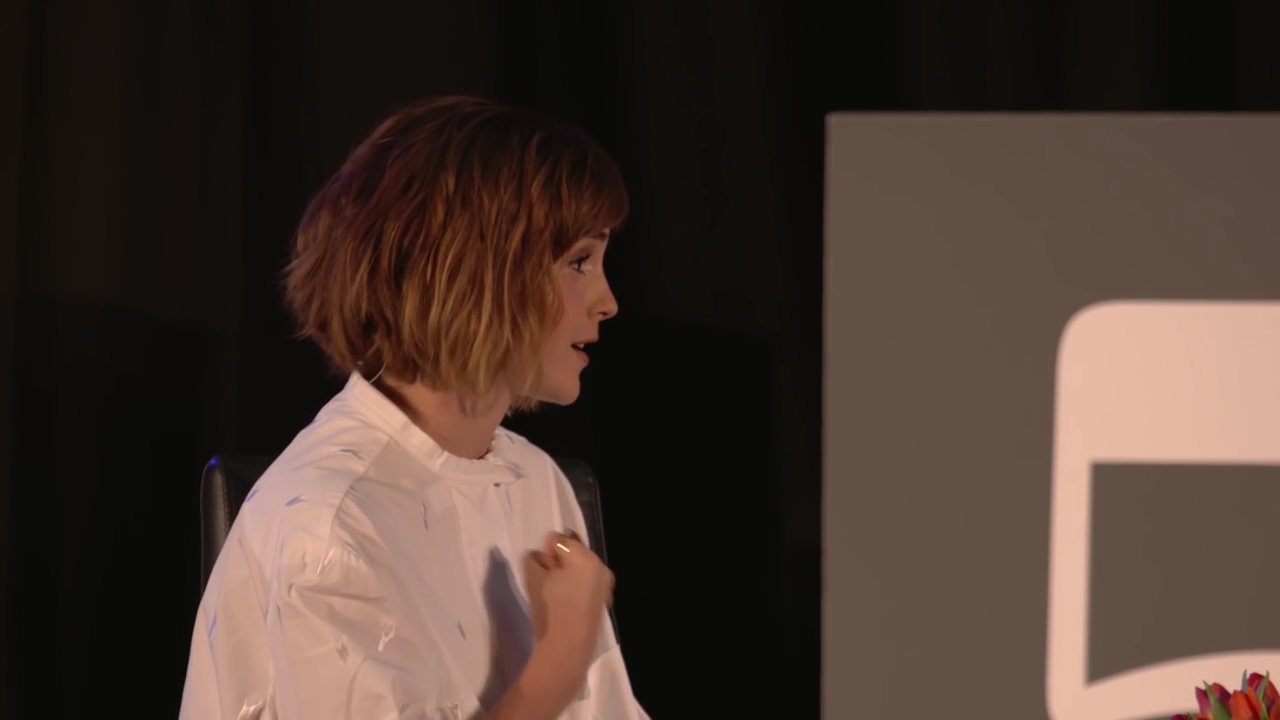 EmmaWatsonFan-nl_2016OurSharedShelf-InCoversationWithGloriaSteinem0374.jpg