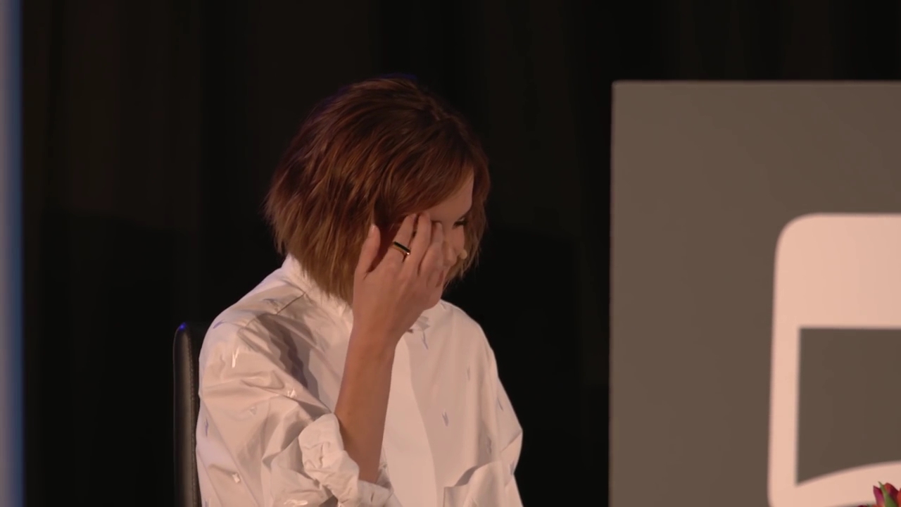 EmmaWatsonFan-nl_2016OurSharedShelf-InCoversationWithGloriaSteinem0509.jpg