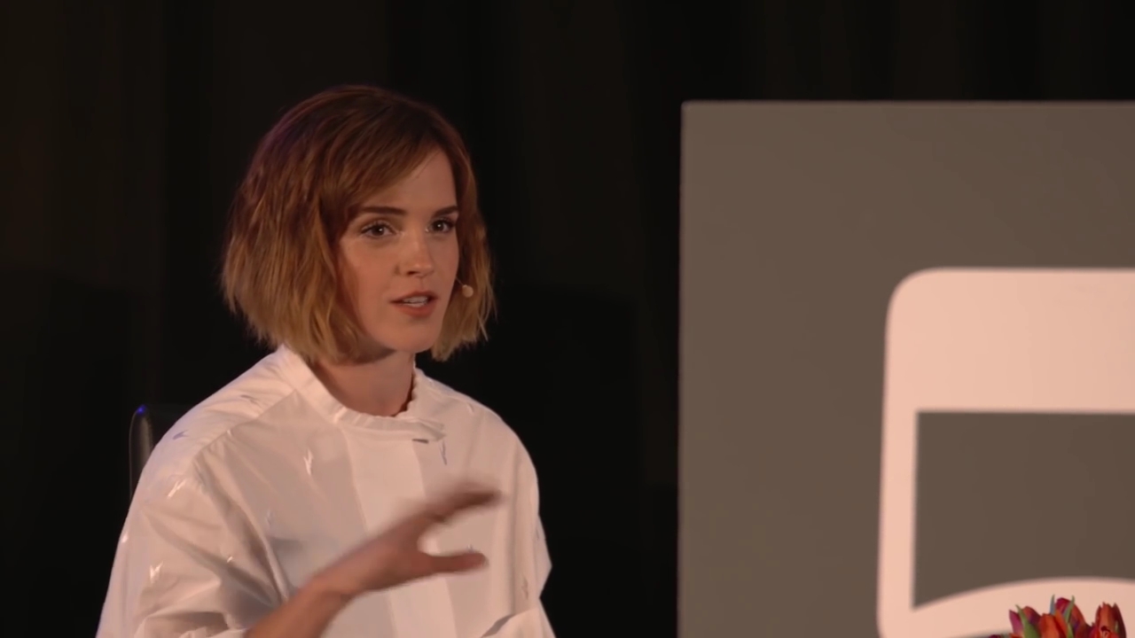 EmmaWatsonFan-nl_2016OurSharedShelf-InCoversationWithGloriaSteinem0918.jpg