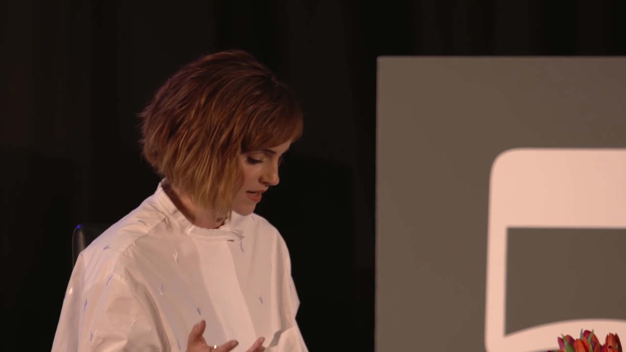 EmmaWatsonFan-nl_2016OurSharedShelf-InCoversationWithGloriaSteinem0935.jpg