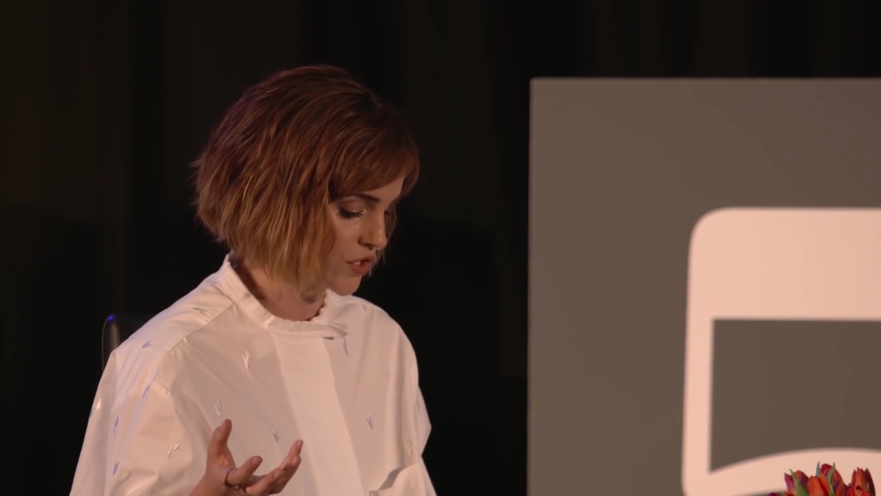 EmmaWatsonFan-nl_2016OurSharedShelf-InCoversationWithGloriaSteinem0942.jpg