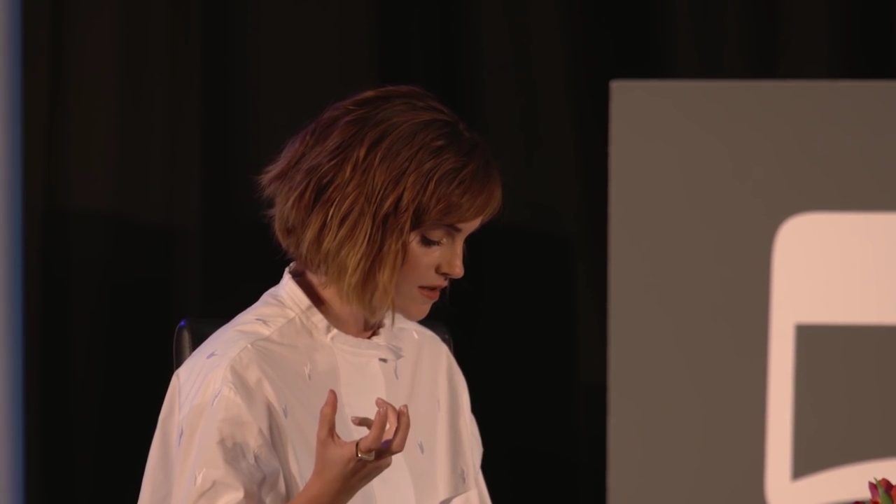 EmmaWatsonFan-nl_2016OurSharedShelf-InCoversationWithGloriaSteinem1793.jpg