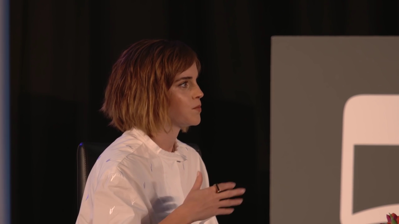 EmmaWatsonFan-nl_2016OurSharedShelf-InCoversationWithGloriaSteinem1809.jpg