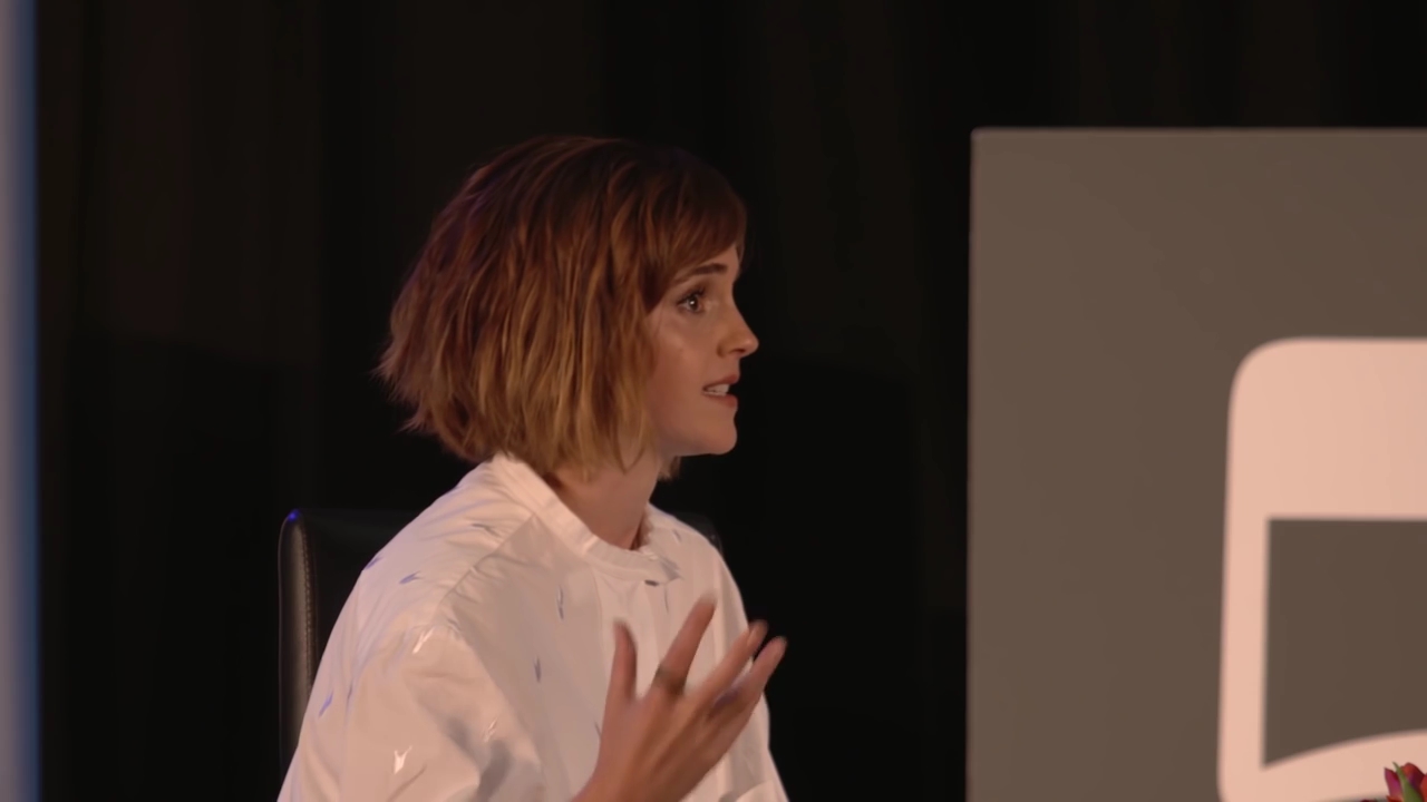 EmmaWatsonFan-nl_2016OurSharedShelf-InCoversationWithGloriaSteinem1813.jpg