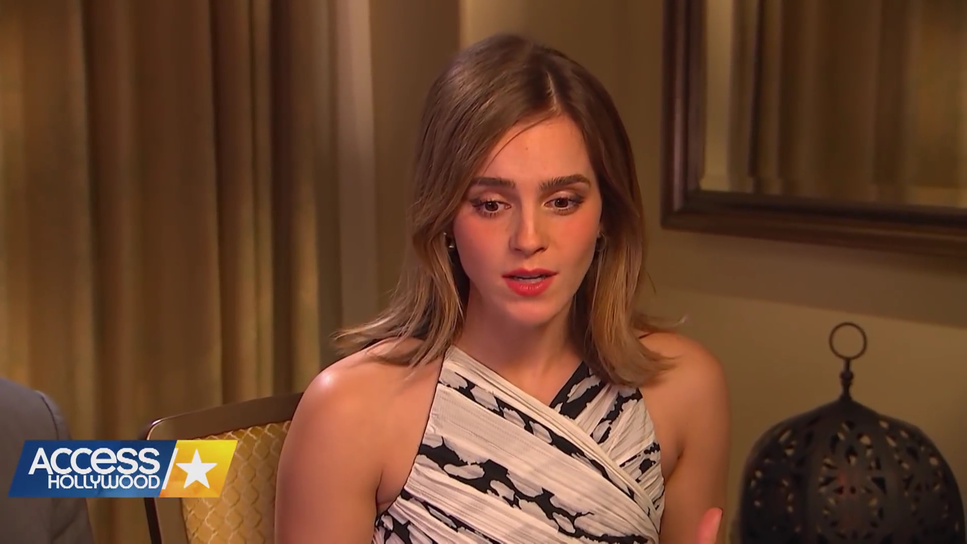EmmaWatsonFan-dot-nl_2017AccesHollywood0154.jpg EmmaWatsonFan-dot-nl_2017AccesHollywood0154.jpg
