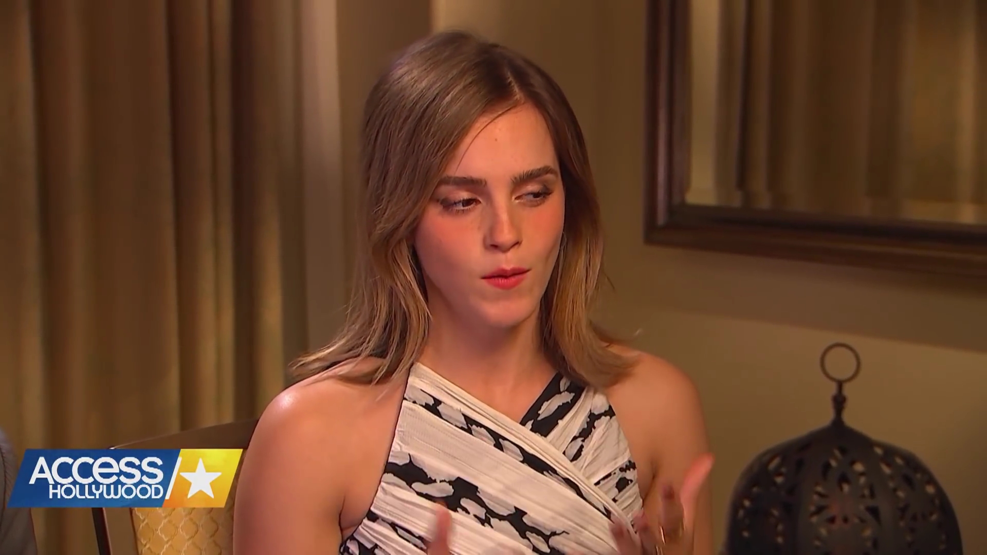 EmmaWatsonFan-dot-nl_2017AccesHollywood0156.jpg EmmaWatsonFan-dot-nl_2017AccesHollywood0156.jpg