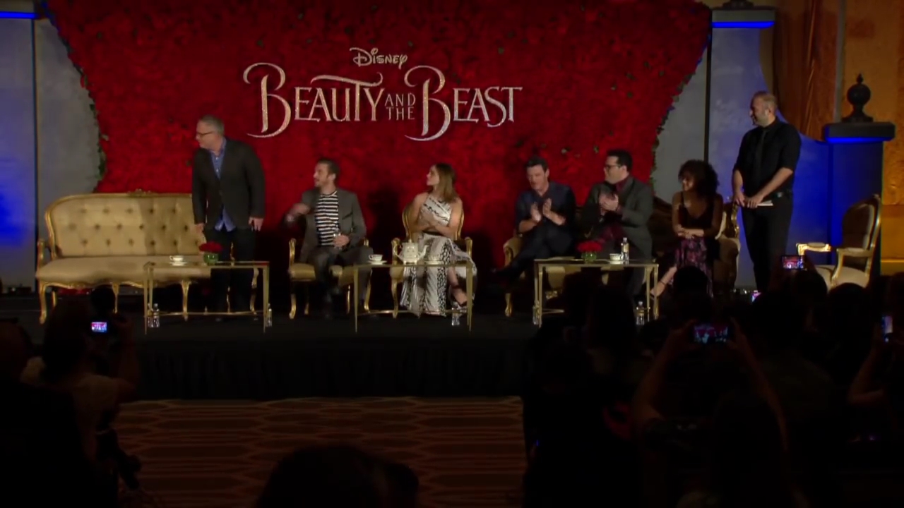 EmmaWatsonFan-dot-nl_BeautyAndTheBeastPersConferentieLA0038.jpg