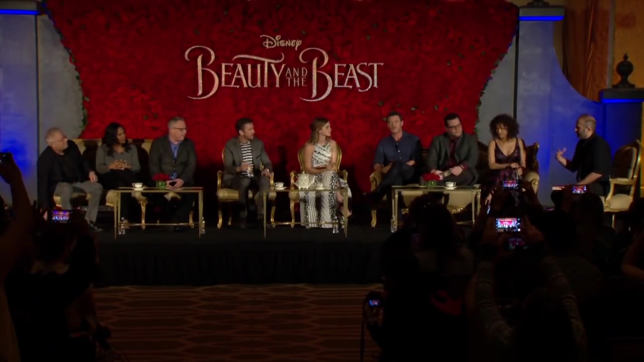 EmmaWatsonFan-dot-nl_BeautyAndTheBeastPersConferentieLA0054.jpg