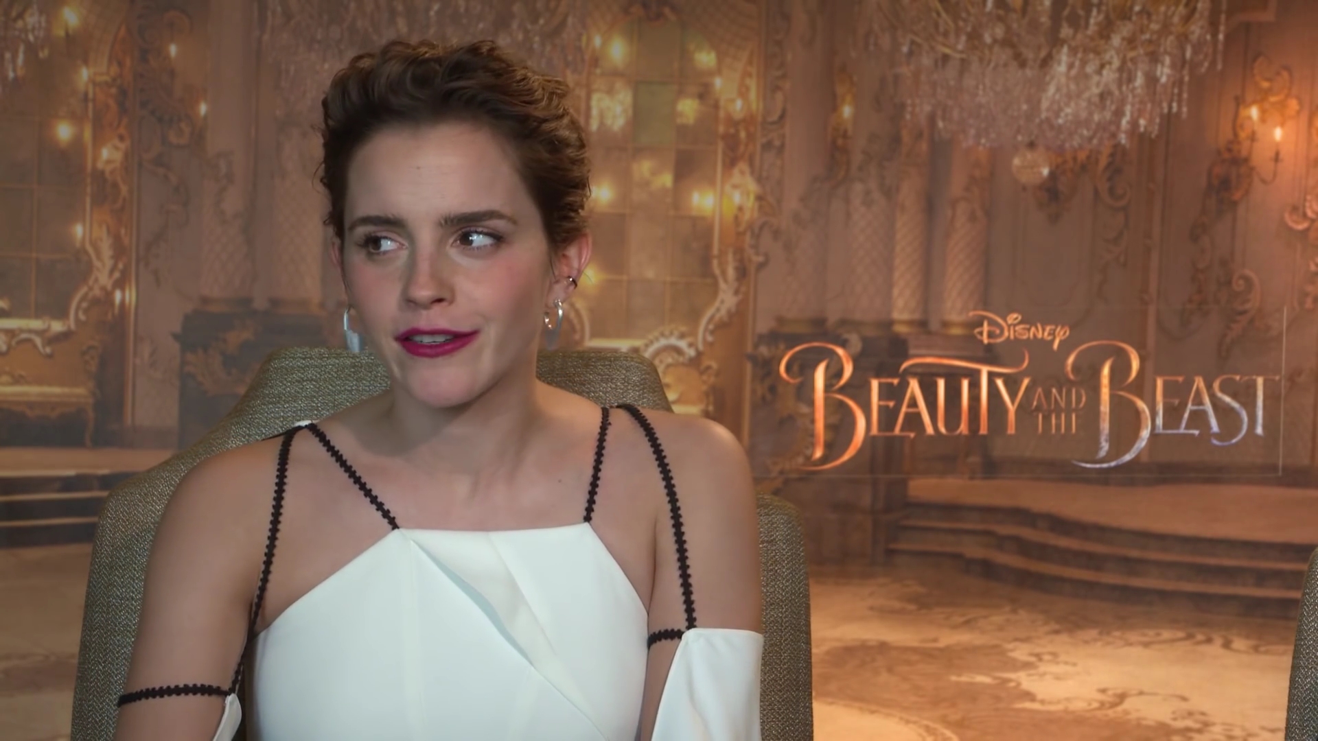 EmmaWatsonFan-dot-NL_2017BeautyAndTheBeastPressJunket-CinemaBlend0144.jpg