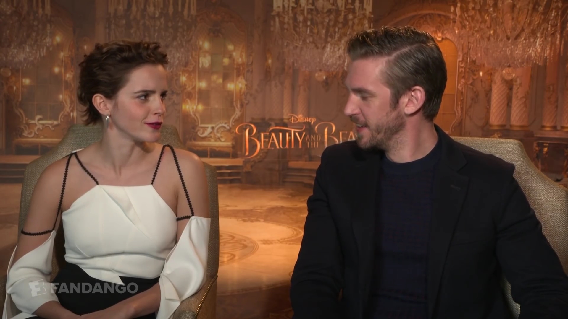 EmmaWatsonFan-dot-NL_2017BeautyAndTheBeastPressJunket-Fandango0158.jpg