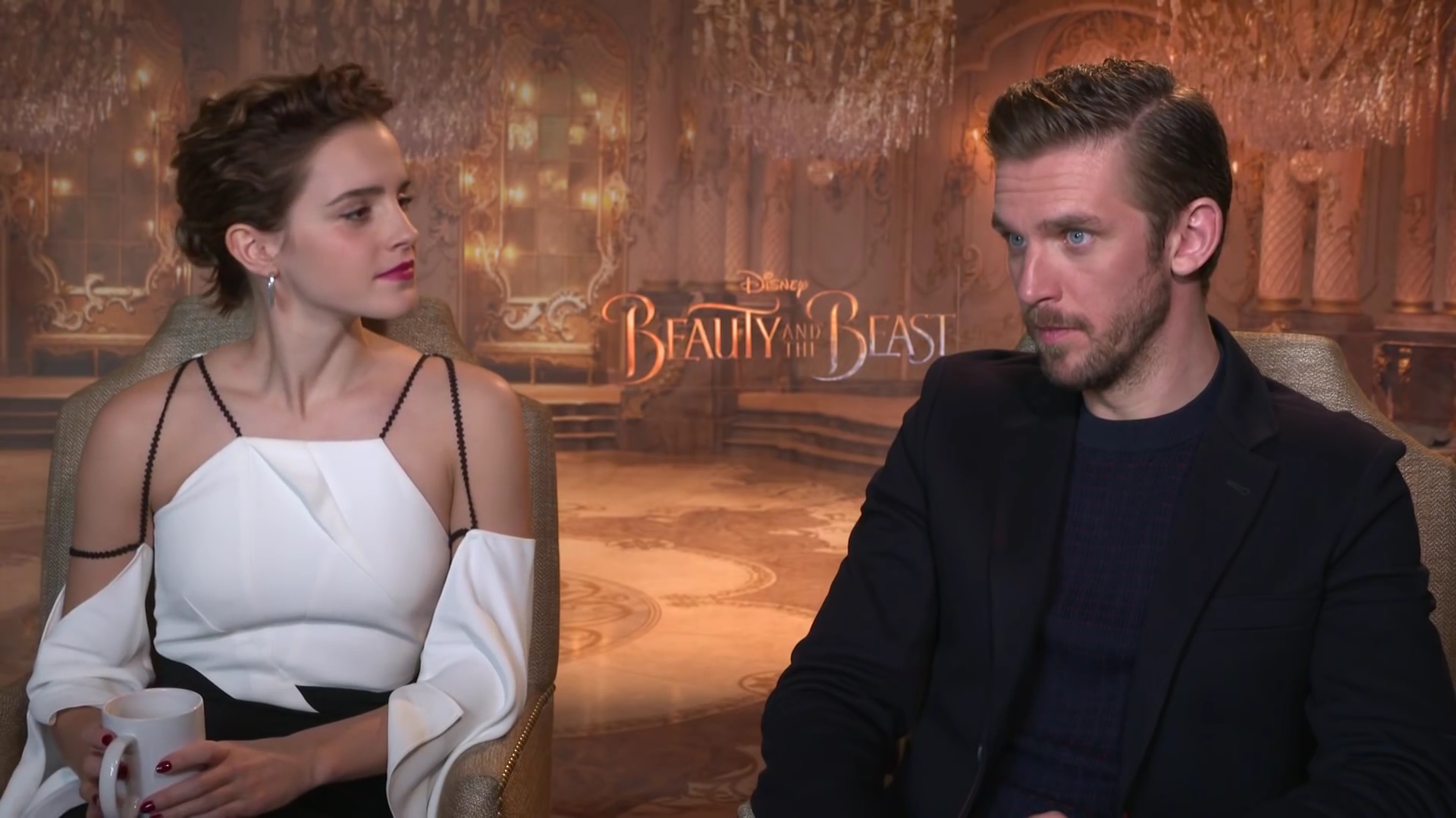 EmmaWatsonFan-dot-NL_BeautyAndTheBeastPressJunket-HarkinsTheatres0113.jpg