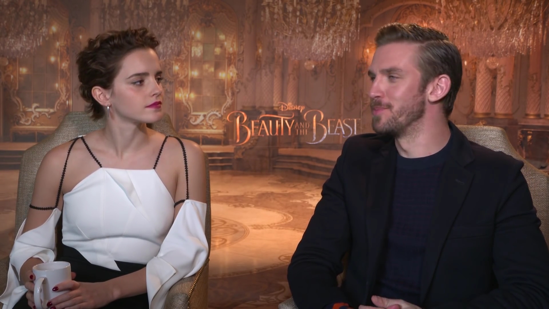 EmmaWatsonFan-dot-NL_BeautyAndTheBeastPressJunket-HarkinsTheatres0284.jpg