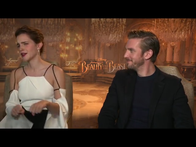 EmmaWatsonFan-dot-NL_BeautyAndTheBeastPressJunket-HollywoodXYZ0020.jpg