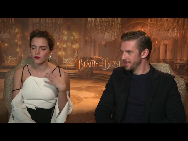 EmmaWatsonFan-dot-NL_BeautyAndTheBeastPressJunket-HollywoodXYZ0148.jpg