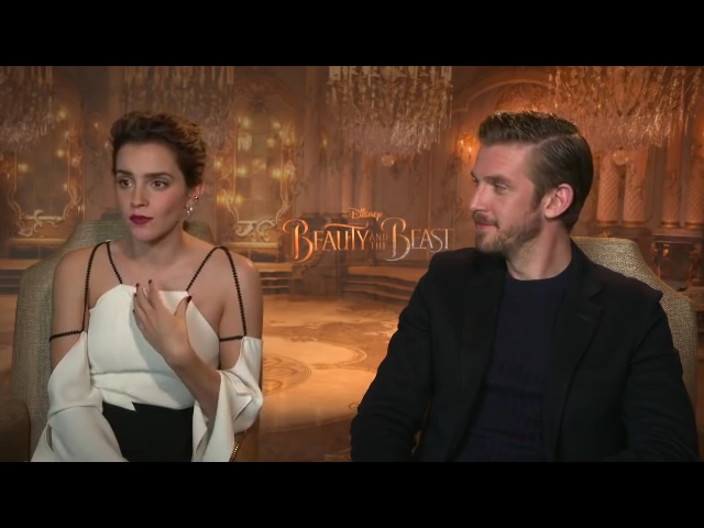 EmmaWatsonFan-dot-NL_BeautyAndTheBeastPressJunket-HollywoodXYZ0187.jpg