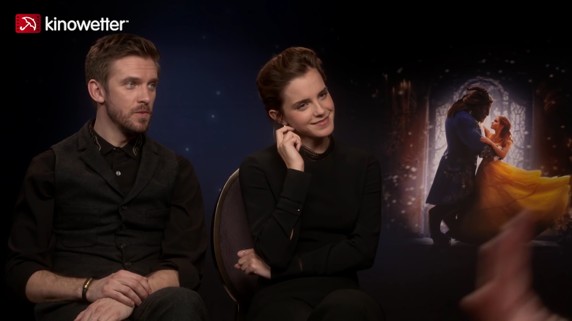 EmmaWatsonFan-dot-NL_BeautyAndTheBeastPressJunket-Kinowetter0420.jpg