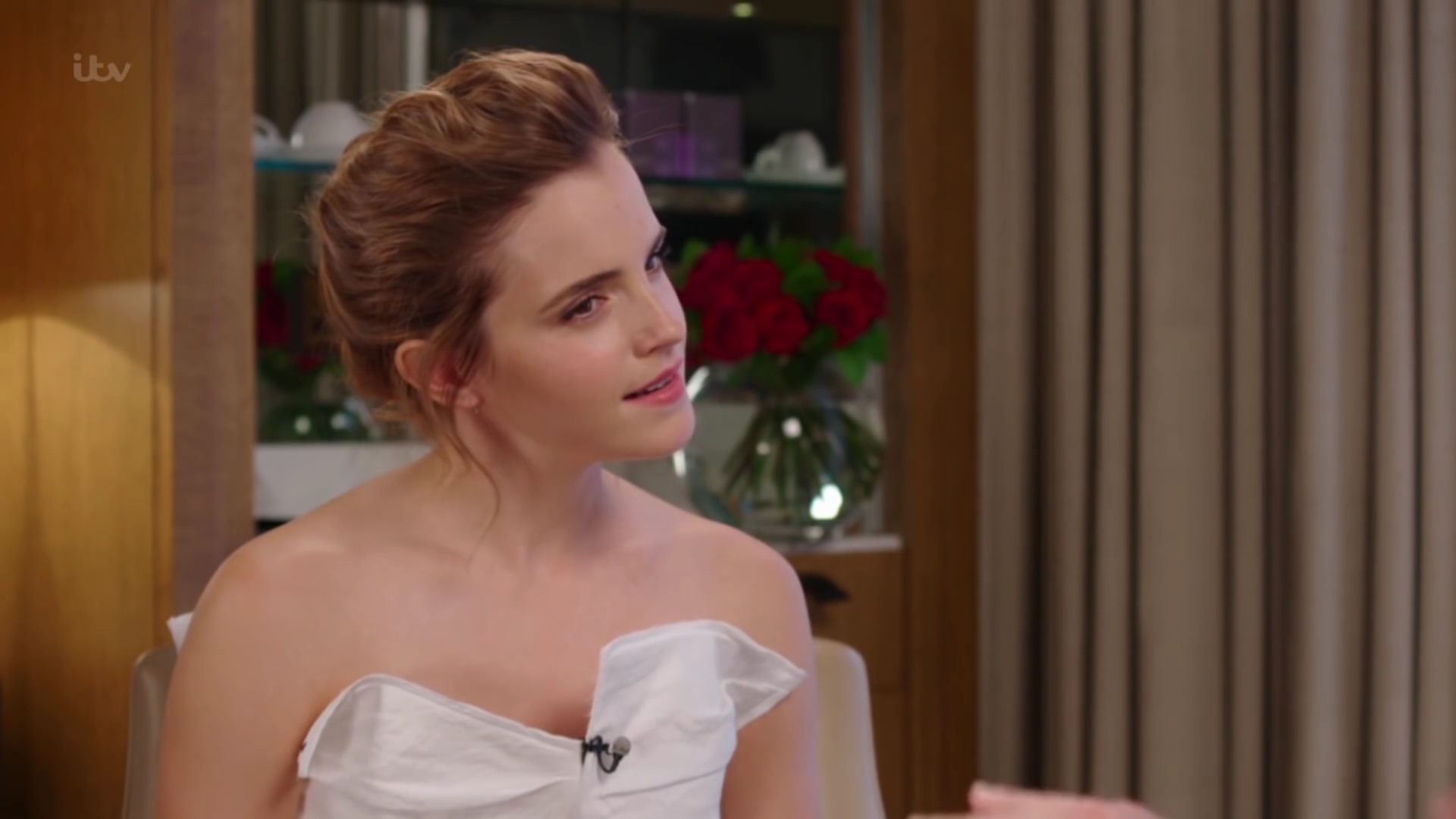 EmmaWatsonFan-dot-nl_2017Lorraine0159.jpg
