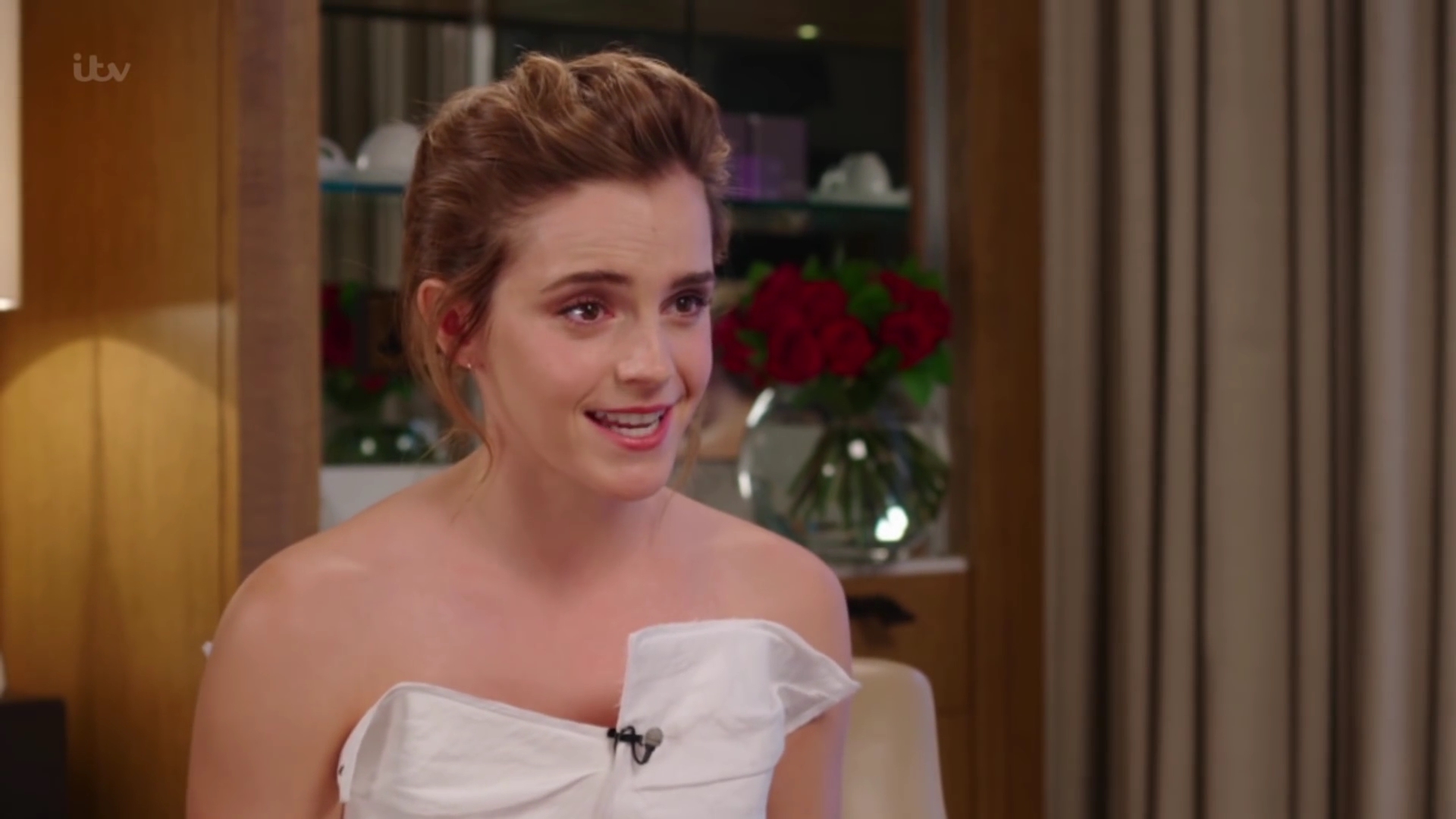 EmmaWatsonFan-dot-nl_2017Lorraine0318.jpg
