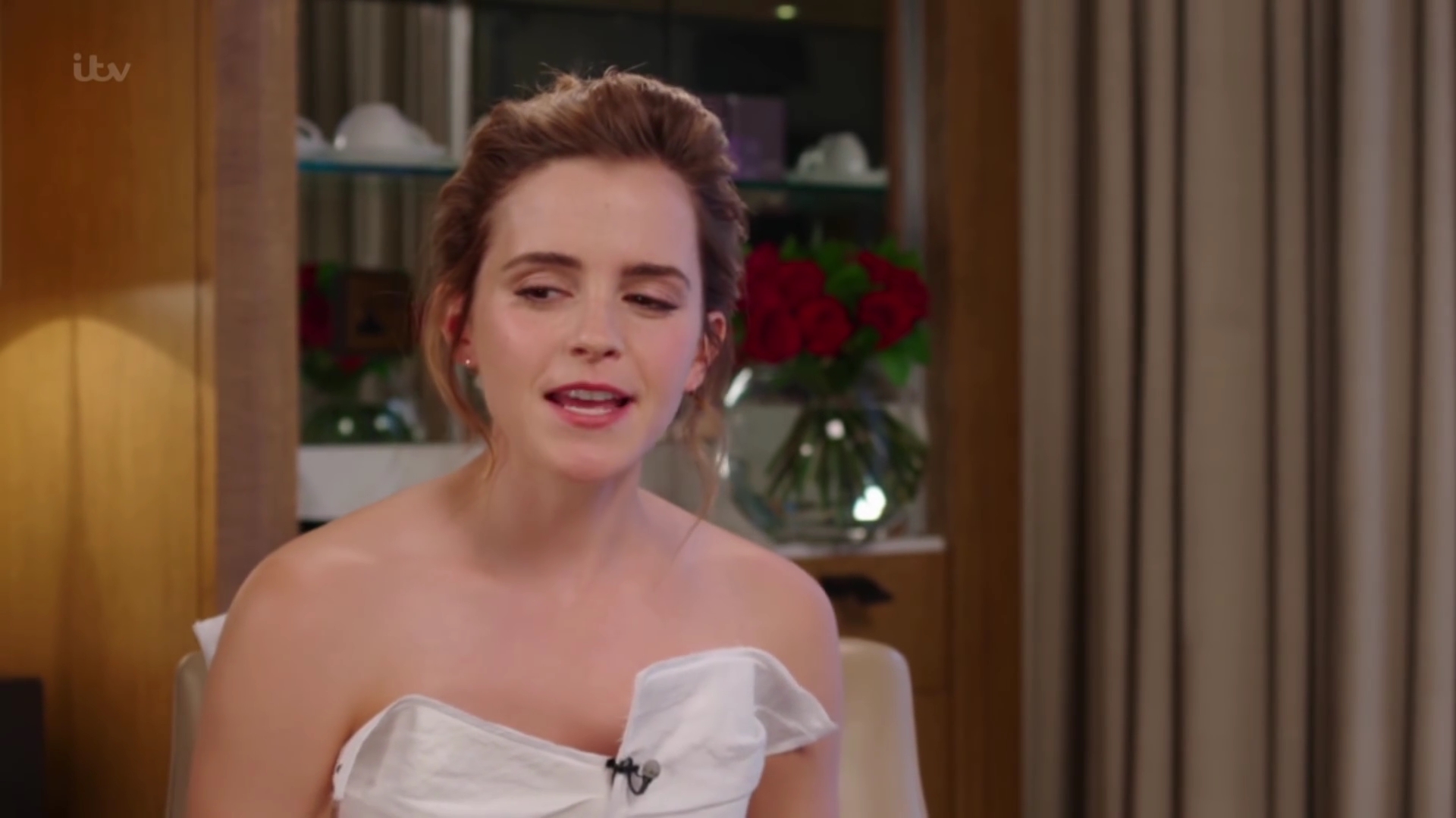 EmmaWatsonFan-dot-nl_2017Lorraine0412.jpg EmmaWatsonFan-dot-nl_2017Lorraine0412.jpg