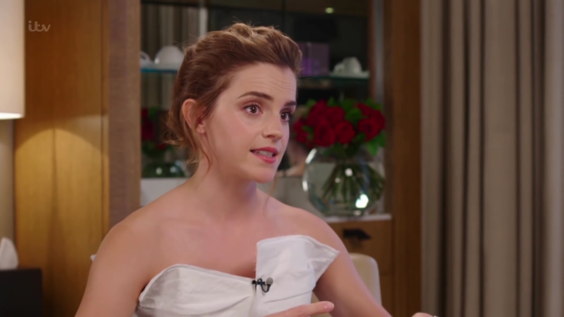 EmmaWatsonFan-dot-nl_2017Lorraine0612.jpg EmmaWatsonFan-dot-nl_2017Lorraine0612.jpg
