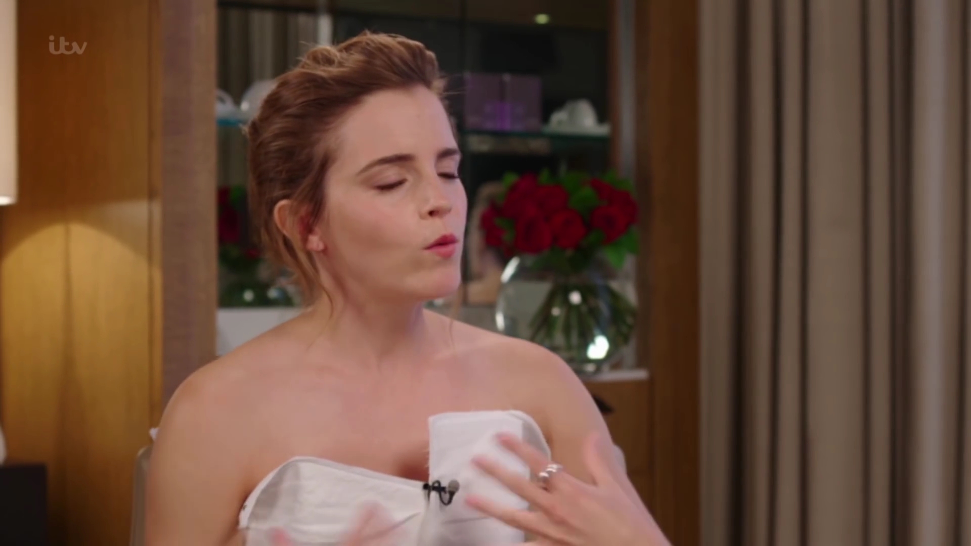 EmmaWatsonFan-dot-nl_2017Lorraine0622.jpg