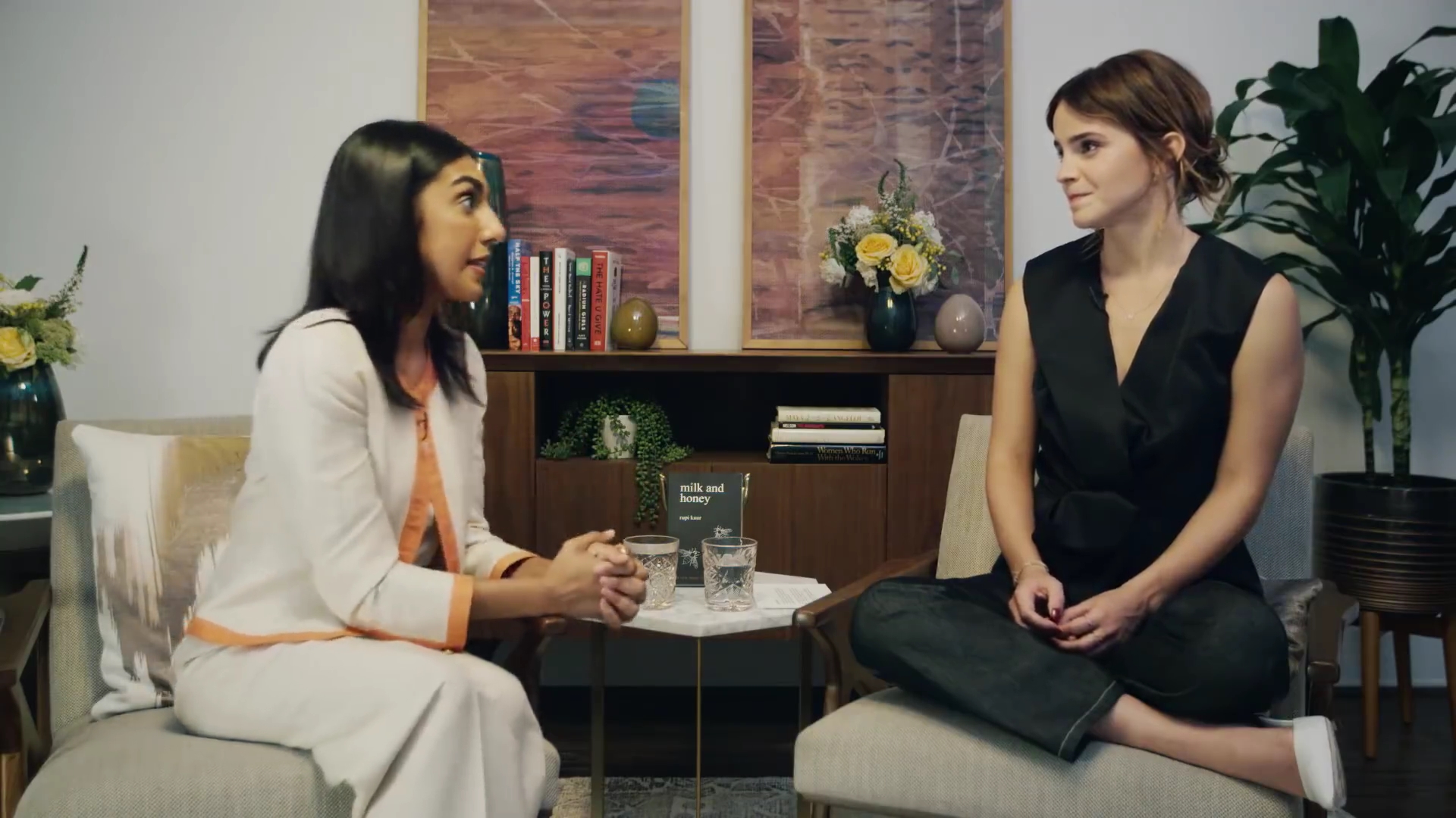 EmmaWatsonFan-dot-NL_2018OurSharedShelfWithRupiKaur0002.jpg