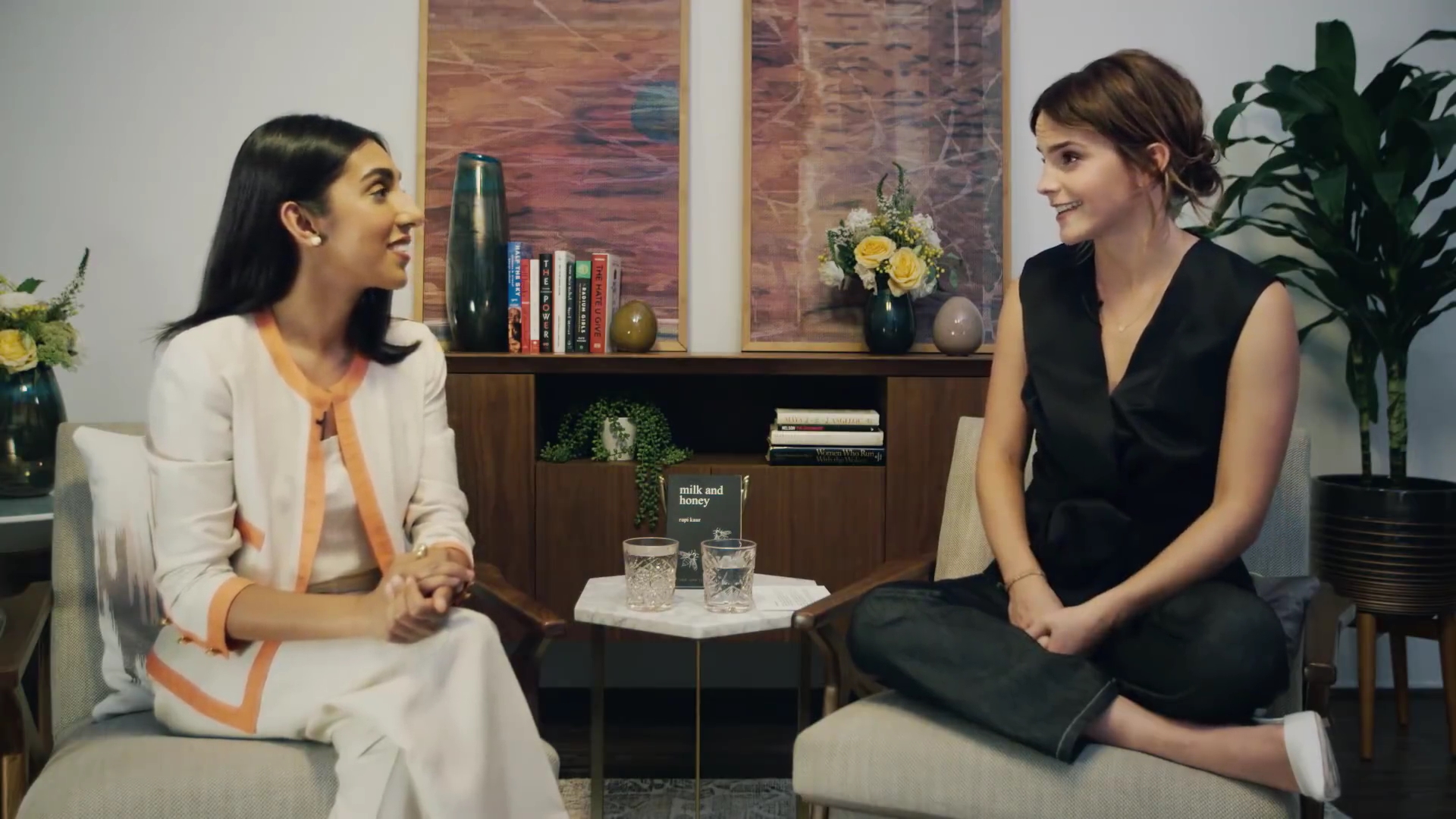 EmmaWatsonFan-dot-NL_2018OurSharedShelfWithRupiKaur0036.jpg