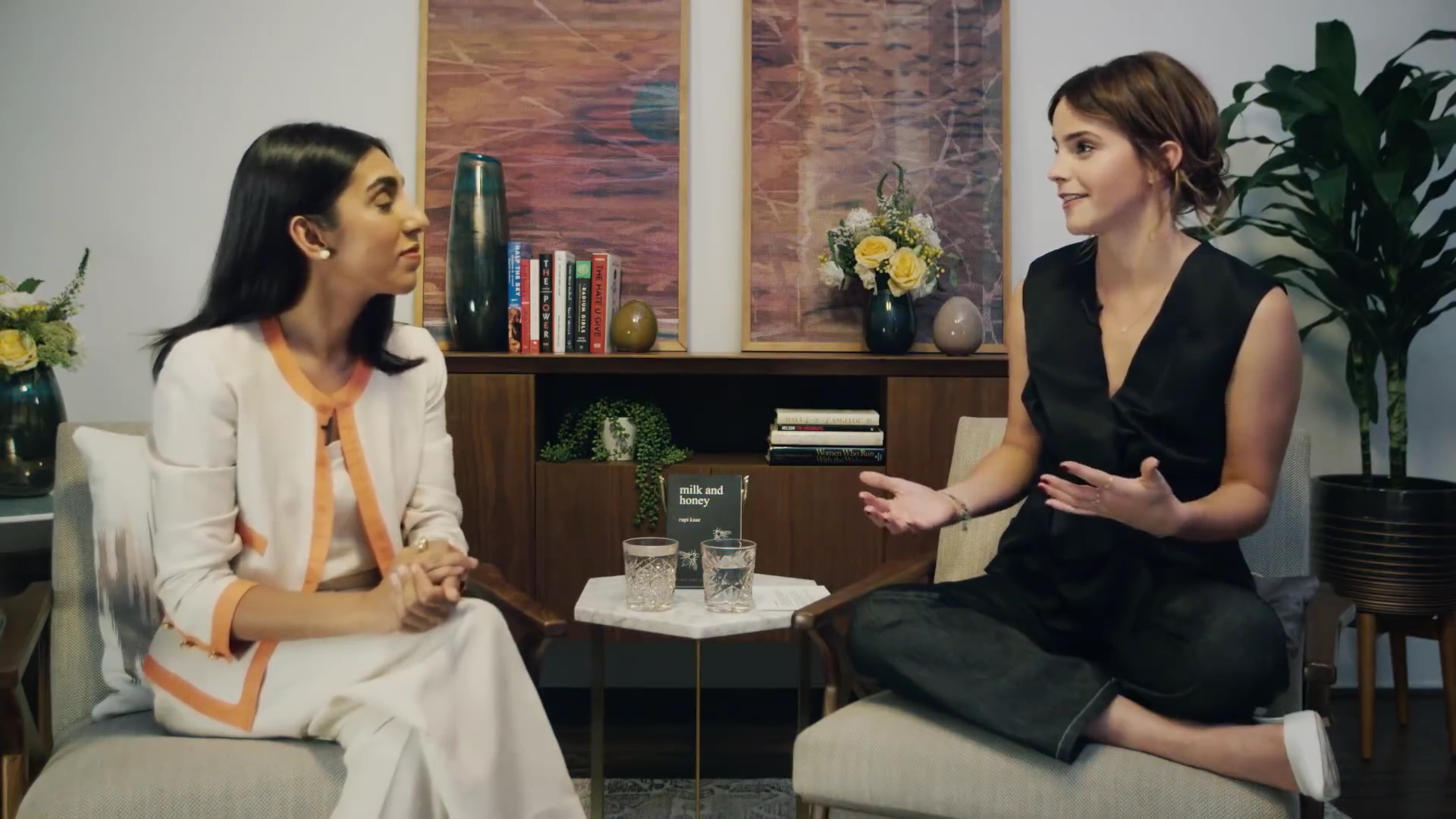 EmmaWatsonFan-dot-NL_2018OurSharedShelfWithRupiKaur0045.jpg